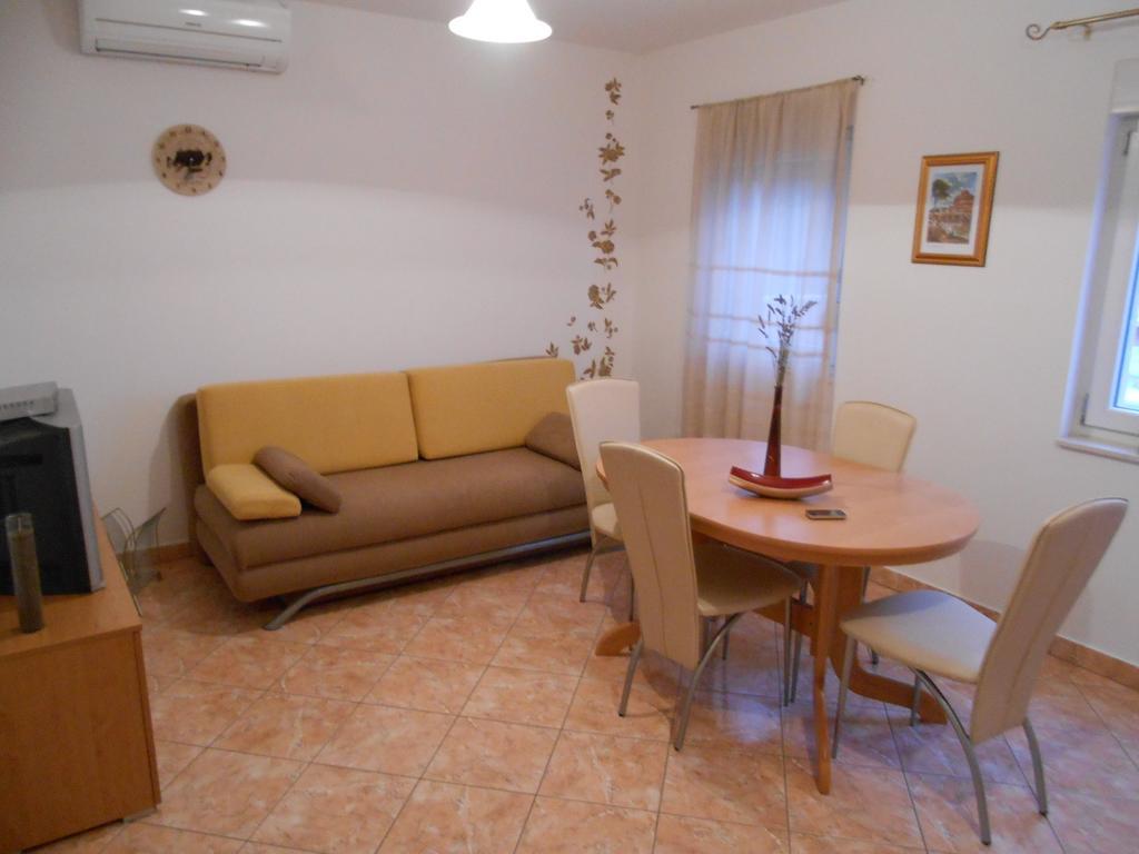 Apartments Luvi Trogir Room photo